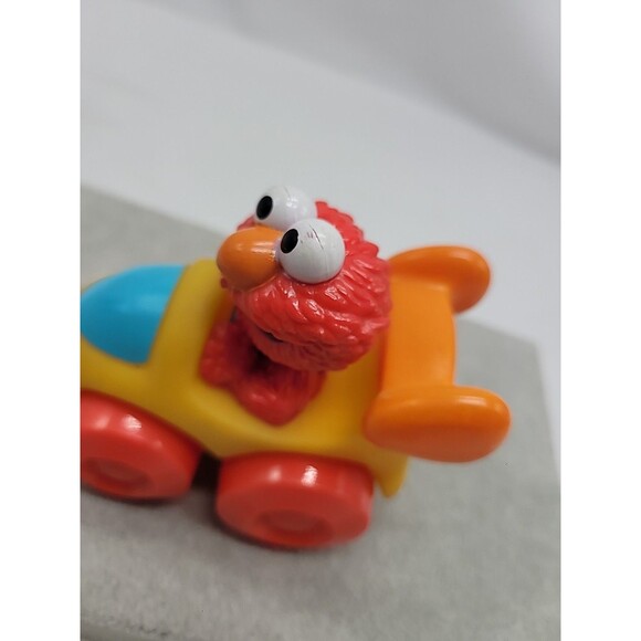 Elmo 2011 Hasbro 4"  Figure Car Sesame Street Workshop Yellow Orange Red - Picture 12 of 16